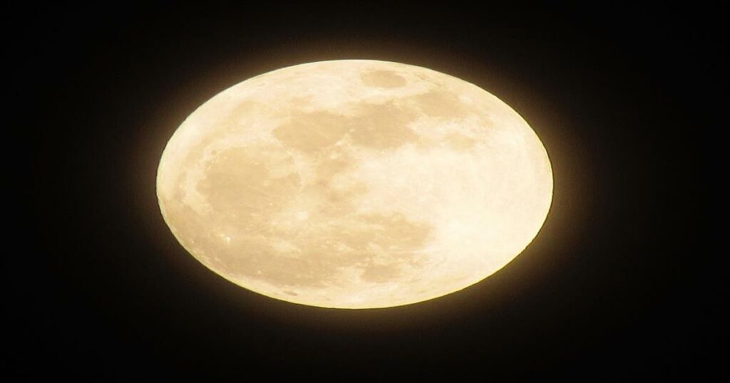 «Buck Moon 2025: Ανακαλύψτε Πότε θα Γεμίσει την Ουρανό η Ιουλιανή Πανσέληνος»