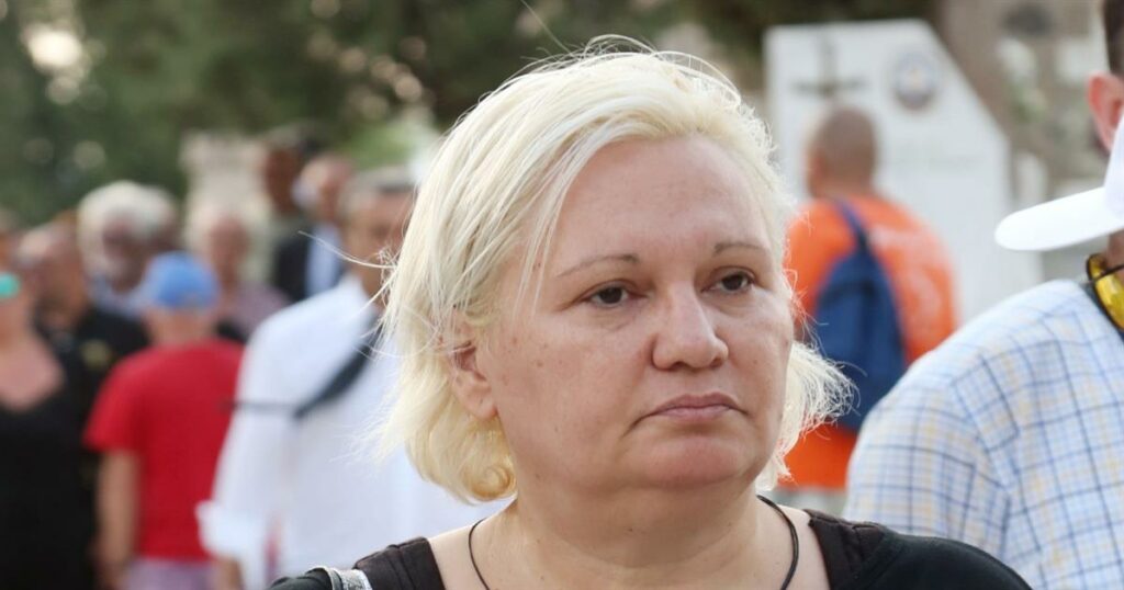 Συγκλονίζει η Φίνου: «Η εμπειρία μου ως θύμα βιασμού στην εφηβεία» – Αντιδρά στην πρόταση αθώωσης του Φιλιππίδη.