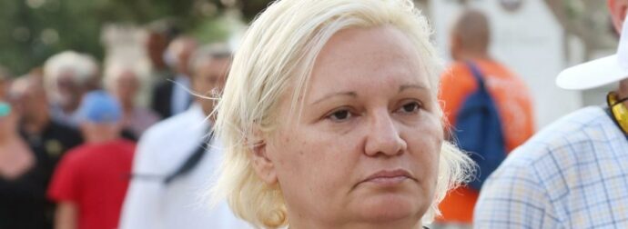 Συγκλονίζει η Φίνου: «Η εμπειρία μου ως θύμα βιασμού στην εφηβεία» – Αντιδρά στην πρόταση αθώωσης του Φιλιππίδη.