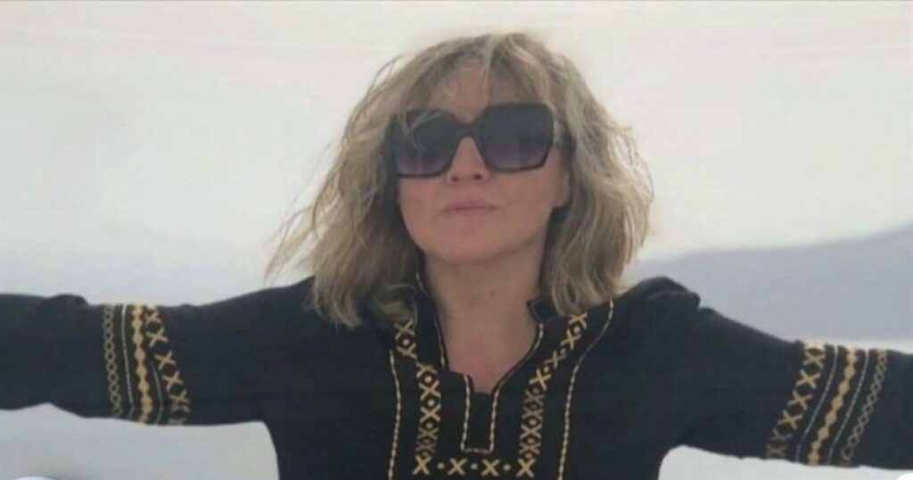Συγκινητικό αντίο στην Καριοφύλλη: Το συγκλονιστικό κομβόι δημοσιογράφων στην κηδεία της με την αφιέρωση «Για σένα κοριτσάκι μου…»