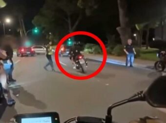 Βουλιαγμένη: Η συγκλονιστική προσπάθεια διαφυγής οδηγών από μπλόκο – Κίνδυνος για αστυνομικό!