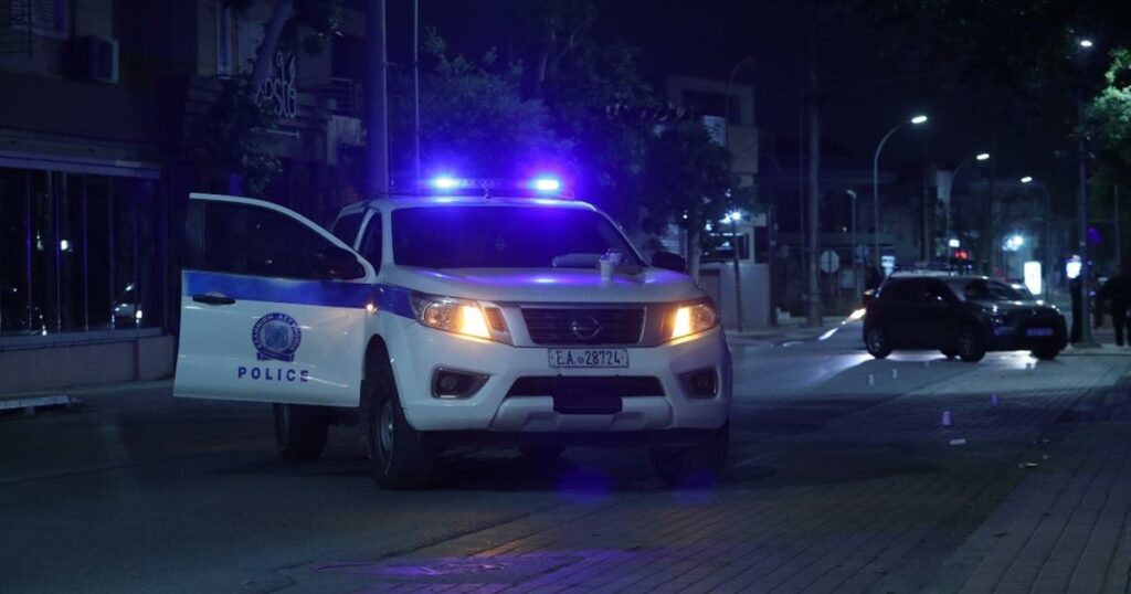 Καταδίωξη θρίλερ στον Ασπρόπυργο: Αρνήθηκε να σταματήσει για έλεγχο με μουσική στη διαπασών!