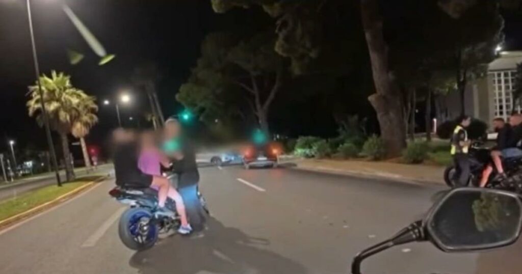 Νεαρός παραβάτης αντιμετωπίζει αυστηρές συνέπειες: Πρόστιμο 3.250 ευρώ και αφαίρεση διπλώματος για παράτολμη διαφυγή σε μπλόκο στη Βουλιαγμένης.