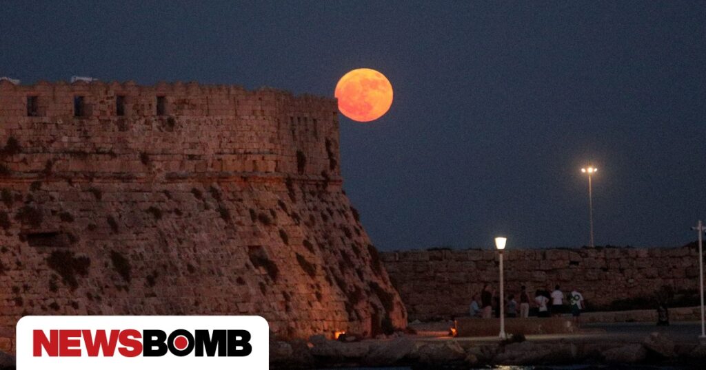 Εκθαμβωτική Πανσέληνος του Κόκκινου Ελαφιού: Εικόνες που Σαγηνεύουν και Μαγεύουν!
