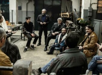 Δήμος Γιγαντάκης & Αχιλλέας Ζέρβας: Οι Καλλιτέχνες του Ριφιφί που Αναδεικνύουν τη Δύναμη του Νανισμού και του Τραυλισμού