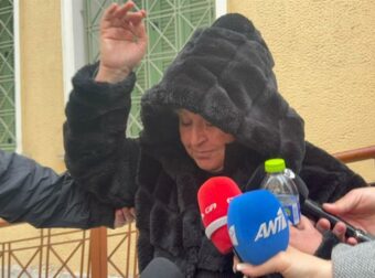 Διευθύντρια καταδικάστηκε σε δύο χρόνια φυλάκισης για δέσιμο 13χρονου με ταινία – «Ήταν απλώς αστείο», ισχυρίζεται (video).