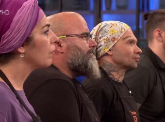 MasterChef: Αναπάντεχη αποχώρηση – Δείτε ποιος αποκλείστηκε πριν καν περάσει το κατώφλι του σπιτιού!