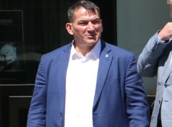 Πύρρος Δήμας: «Στη Χειμάρρα, τα χωριά έχουν μαραζώσει – Μόνο παππούδες και γιαγιάδες απέμειναν».