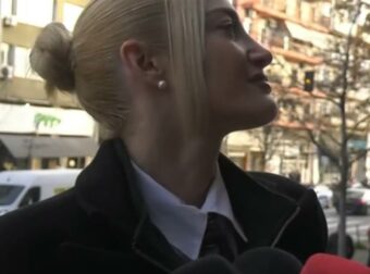 Ιωάννα Τούνη: Συναισθηματική φόρτιση έξω από το δικαστήριο – «Η καρδιά μου σφίγγεται κάθε φορά, είναι ψυχοφθόρο»