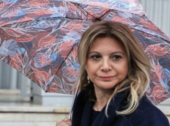 Εκθαμβωτική Άνοδος: Η Μαρία Καρυστιανού Κατακτά την Κορυφή της Δημοφιλίας με 50% στη Μελέτη Metron Analysis!