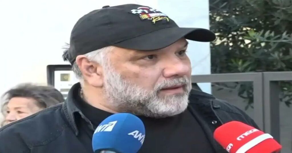 «Απαράδεκτο! Ντροπή σας! Νέοι άνθρωποι να κλέβετε…» – Οργισμένη αντίδραση του Γρηγόρη Αρναούτογλου μπροστά στις κάμερες.