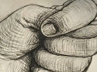 Το ανεξερεύνητο παρελθόν αυτής της φαινομενικά απλής χειρονομίας.