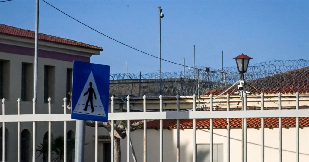 Συναρπαστική Εξέλιξη: Ο Αρχιφύλακας Συνελήφθη για Σχεδιασμένο Έγκλημα μέσα στις Φυλακές Δομοκού!