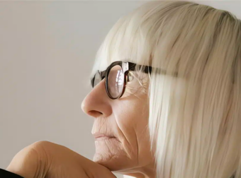 “9 συνήθειες που καλό είναι να αφήσετε πίσω μετά τα 60 για μια πιο χαρούμενη ζωή”