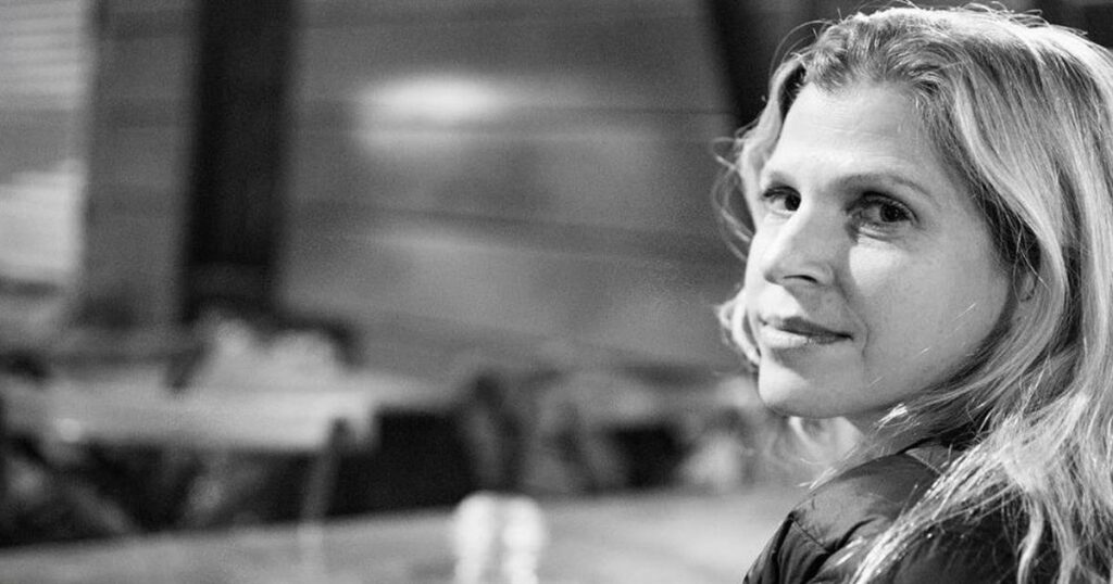 Τραγικό φινάλε στα σενάρια κατασκοπείας: Η Ντάνα Έντεν εντοπίστηκε νεκρή σε ξενοδοχείο της Αθήνας, δείχνοντας στοιχεία αυτοκτονίας.