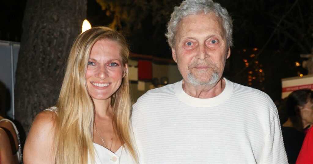 Η Σάρα Εσκενάζη συγκινεί: «Η αγάπη σας μας έδωσε δύναμη στον χαμό του πατέρα μας»