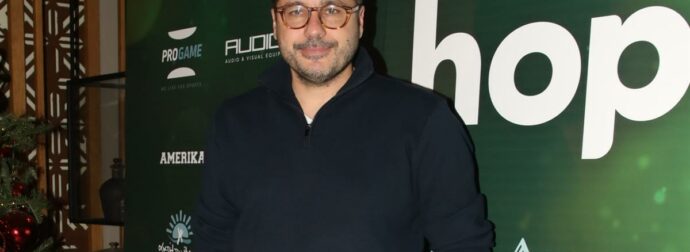 Λάμπρος Κωνσταντάρας: «Αφήστε τη ‘μαύρη Ωραία Ελένη’, ούτε ο Αχιλλέας ήταν ο ξανθός ήρωας με κοιλιακούς»