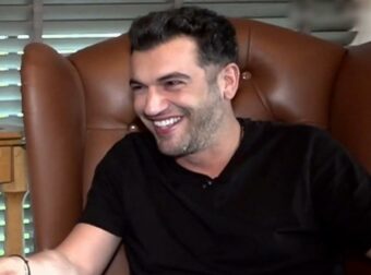 Μάνος Ιωάννου: «Ακόμη κι αν μια γυναίκα μου έλεγε ότι είναι 70…» – Οι ερωτικές ιστορίες και η στενή φιλία με τον Πέτρο Φιλιππίδη.