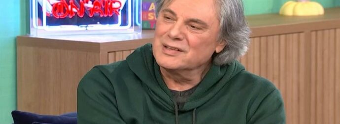 Οδυσσέας Σταμούλης: Ο λόγος που αποφεύγει να βλέπει τους «Δυο Ξένους» – Είναι μαγικό ή παράξενο να βλέπεις την εκδοχή του εαυτού σου από τα 25 στα 55;