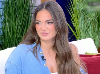 Ρία Ελληνίδου: «Ενοχλούμαι όταν η προσωπική μου ζωή γίνεται δημόσιο θέμα» – Ο δεσμός της και τα σeξιστικά σχόλια που προκαλούν αντιδράσεις.