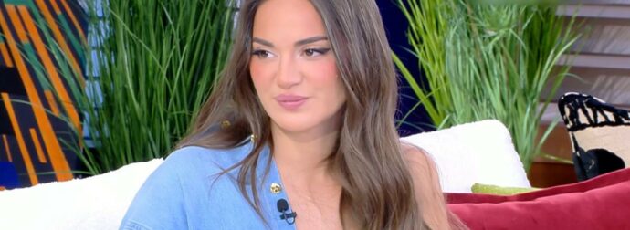 Ρία Ελληνίδου: «Ενοχλούμαι όταν η προσωπική μου ζωή γίνεται δημόσιο θέμα» – Ο δεσμός της και τα σeξιστικά σχόλια που προκαλούν αντιδράσεις.