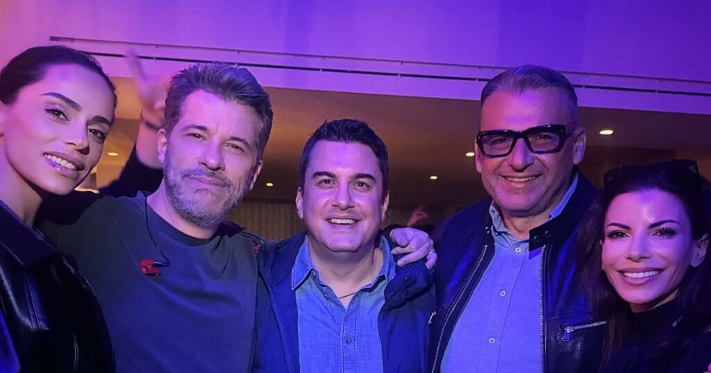 Γιώργος Λιάγκας: Ζωντανά με την Αντωνά στο show του Βαρθακούρη – Δείτε την αντίδραση της Αντελίνας!