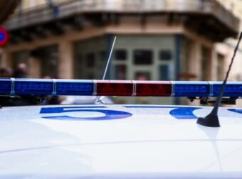 Γνωστή Τραγουδίστρια σε Κατάσταση Μέθης: Προκάλεσε Σύγκρουση με 5 Αυτοκίνητα στο Κολωνάκι!