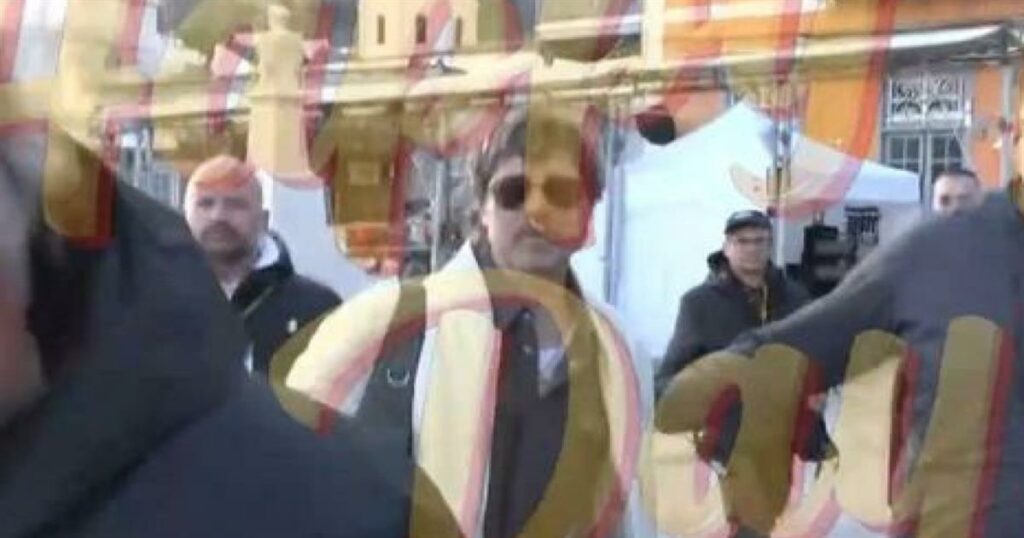 Μπραντ Πιτ: Αποκλειστικές στιγμές από την Ύδρα – Τι αποκάλυψε στην κάμερα (Βίντεο)