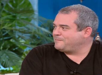 Πυγμαλίων Δαδακαρίδης: «Μέσα σε έξι μήνες, έχασα και τους δύο γονείς μου» – Η συγκινητική εξομολόγηση.