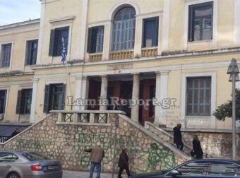 Συγκλονιστική υπόθεση στη Λαμία: Μητέρα εγκαταλείπει το αυτιστικό της παιδί στο δικαστήριο.