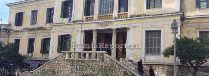 Συγκλονιστική υπόθεση στη Λαμία: Μητέρα εγκαταλείπει το αυτιστικό της παιδί στο δικαστήριο.