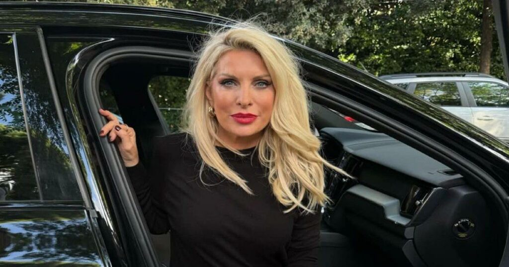 Ελένη Μενεγάκη: Η θριαμβευτική απάντησή της σε σχόλιο θαυμαστή!