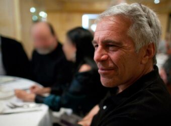 Αποκάλυψη-σοκ: Ζει ο διαβόητος χρηματιστής Έπσταϊν; Νέα στοιχεία και μαρτυρίες ανατρέπουν τα δεδομένα!