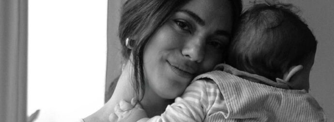 Ευρυδίκη Βαλαβάνη: Μαγεύει με ασπρόμαυρα στιγμιότυπα και τρυφερές στιγμές με τον 6 μηνών γιο της (Φωτογραφίες).