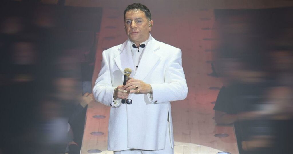 Γιώργος Μαζωνάκης: Η Μεγάλη Επιστροφή στις Εμφανίσεις του και το Πρωτοποριακό Βήμα που Θα Συζητηθεί Μετά το Χειρουργείο!