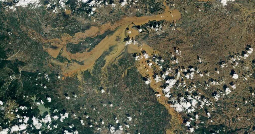 Καταστροφικές Πλημμύρες στην Ηλεία: Ο Πηνειός και ο Αλφειός Ποταμός Ξεχειλίζουν, Απειλώντας τον Κάμπο