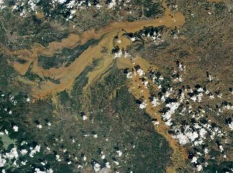 Καταστροφικές Πλημμύρες στην Ηλεία: Ο Πηνειός και ο Αλφειός Ποταμός Ξεχειλίζουν, Απειλώντας τον Κάμπο