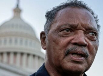 Αναχώρησε ο θρυλικός ακτιβιστής Τζέσε Τζάκσον: Συνοδοιπόρος του Μάρτιν Λούθερ Κινγκ στη μάχη για τα δικαιώματα.