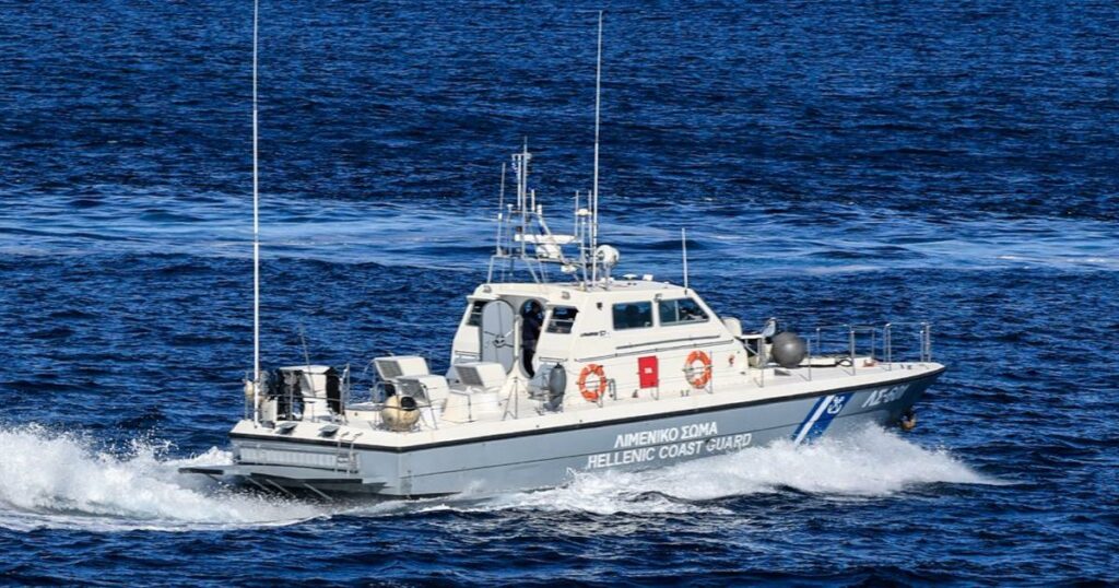 Δραματικό ναυάγιο ανοιχτά της νότιας Κρήτης: Απώλειες ζωών και αγωνιώδης αναζήτηση για 25 αγνοούμενους.