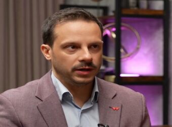 Δημήτρης Μακαλιάς αποκαλύπτει: «Η Αντιγόνη Ψυχράμη δεν επιθυμούσε ούτε παιδιά, ούτε γάμο» – Μια αποκαλυπτική εξομολόγηση!