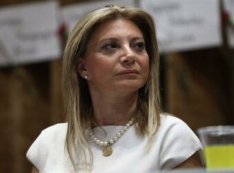 Το καταστροφικό σφάλμα που απειλεί την πολιτική πορεία της Μαρίας Καρυστιανού.