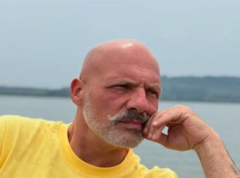 Νίκος Μουτσινάς: Δείτε την Πρώτη του Ανάρτηση για την Επιστροφή στην Τηλεόραση!
