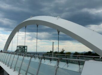 ΣΤΑΣΥ: Ξεκινά ολοκληρωμένο πρόγραμμα ανανέωσης για τις πεζογέφυρες της Γραμμής 1.