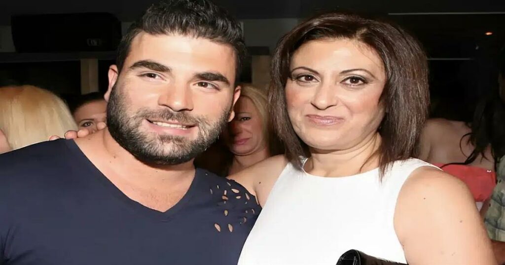 Η Μητέρα του Παντελή Παντελίδη Συγκινεί: Αναμνήσεις Δέκα Χρόνια Μετά τον Θάνατό του