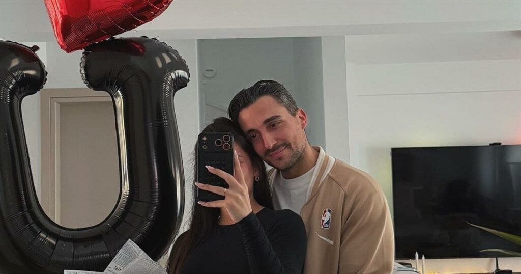 Κατσούλης: Τα ρομαντικά δώρα στη Ρουμελιώτη για την ημέρα του Αγίου Βαλεντίνου που θα τη συγκινήσουν.