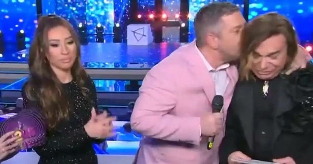 J2US – Συγκλονιστική εξομολόγηση του Τρύφωνα Σαμαρά για την απώλεια της αγαπημένης του σκυλίτσας: «Δεν το αντέχω» (video).