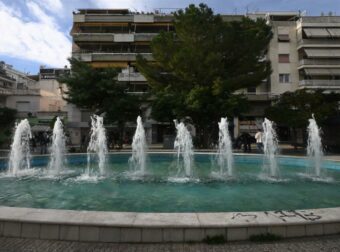 «Παρίστανα τον γιατρό για να σώσω το κοριτσάκι με ΚΑΡΠΑ» – Ο άνδρας αποκαλύπτει την αλήθεια για τη δραματική διάσωση και ποιοι έβγαλαν το παιδί από το σιντριβάνι.