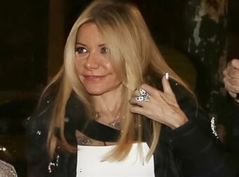 Μαριάννα Λάτση: Εντυπωσιακή στα 72 της, κλέβει την παράσταση με νεανική λάμψη – Η ξεχωριστή της εμφάνιση στο Κέντρο Αθηνών για την ταινία «Μελάνια».