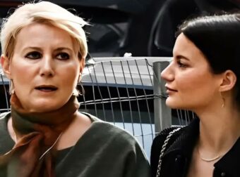 Εντυπωσιακή η Νατάσα Παζαΐτη σε σπάνια εμφάνιση με την 23χρονη κόρη της στην καρδιά της Αθήνας!