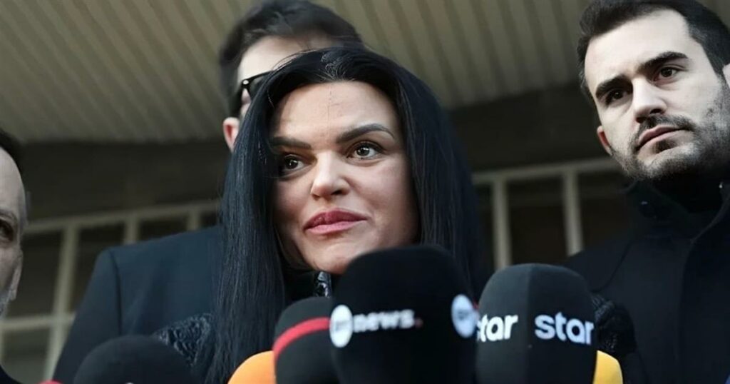 Αναδεικνύοντας το φως: Η Ελλάδα μας χαρίζει γυναίκες όπως η Κατσαφάδου.